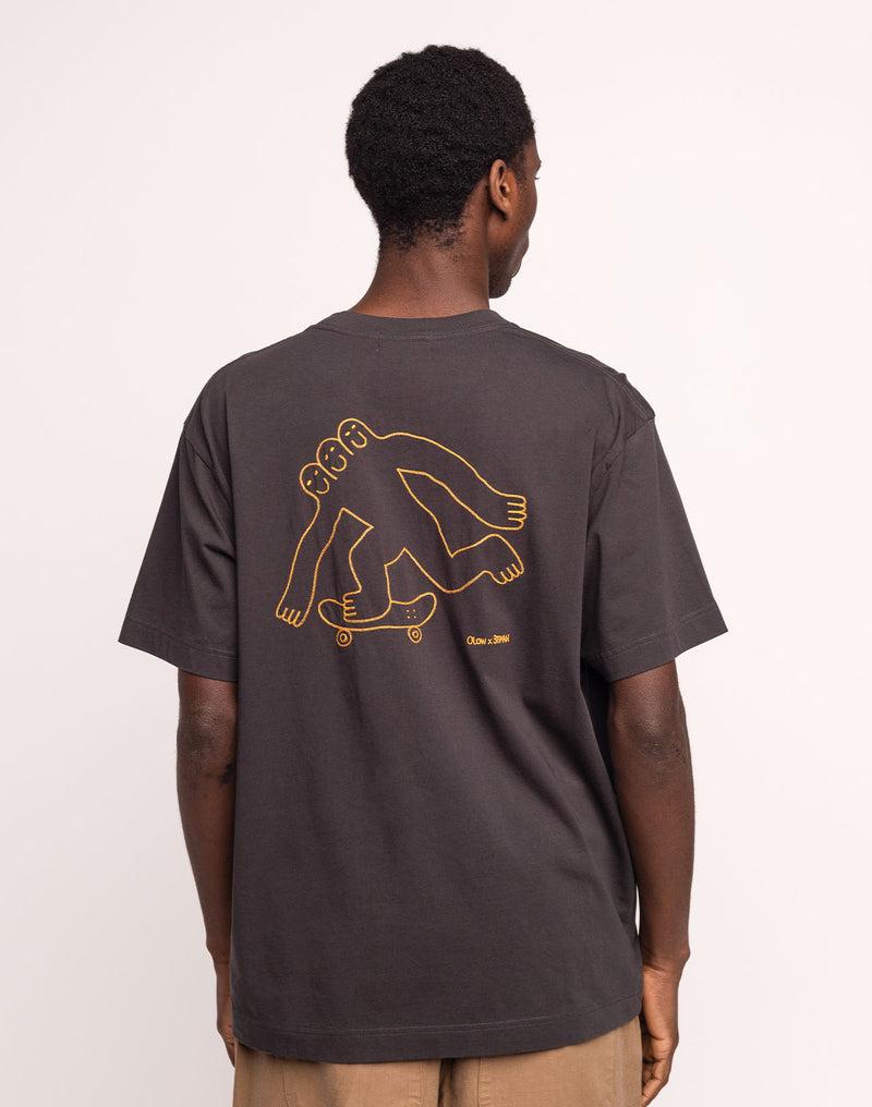 OLOW Cruising T-Shirt in Dunkelgrau – Herren Rückansicht mit Stickerei